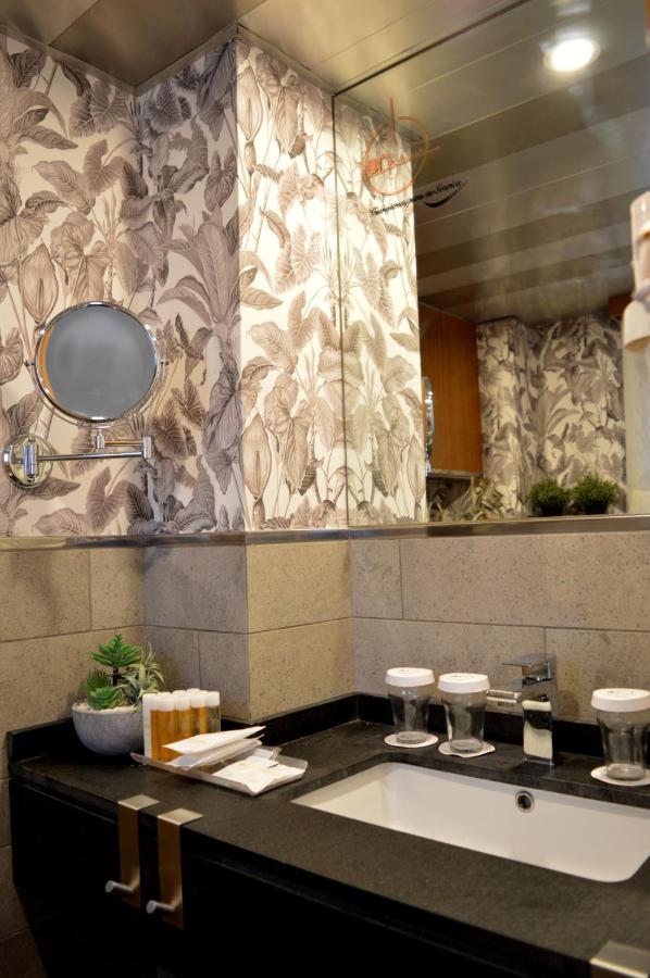On Suites Sevilla Apartments Designed For Adults מראה חיצוני תמונה